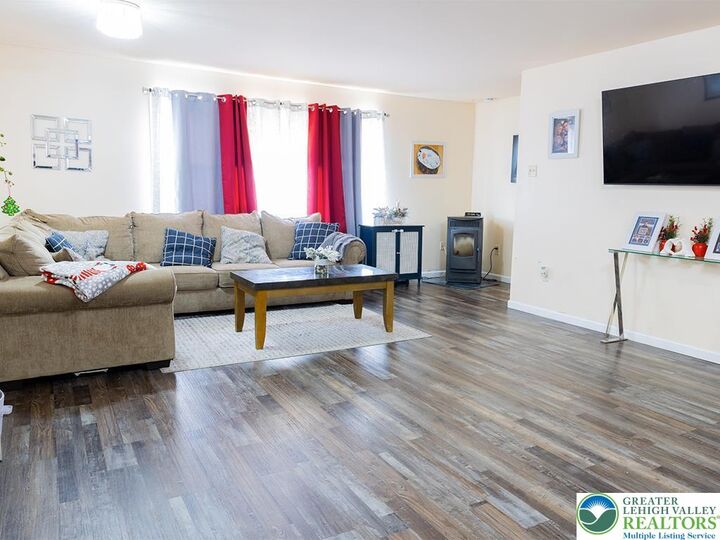 Property Photo:  326 Chestnut  PA 18080 