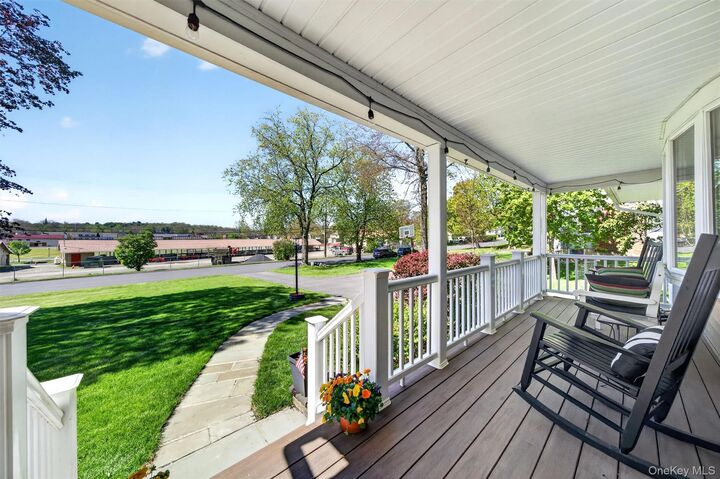 Property Photo:  42 Parkway  NY 10924 