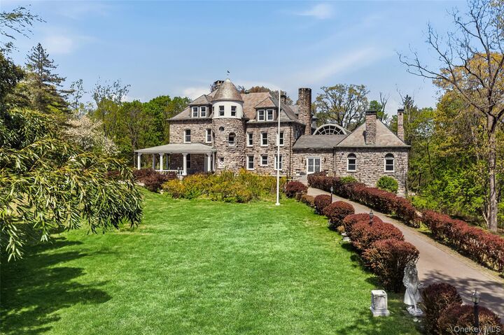 Property Photo:  139 Scarborough Road  NY 10510 