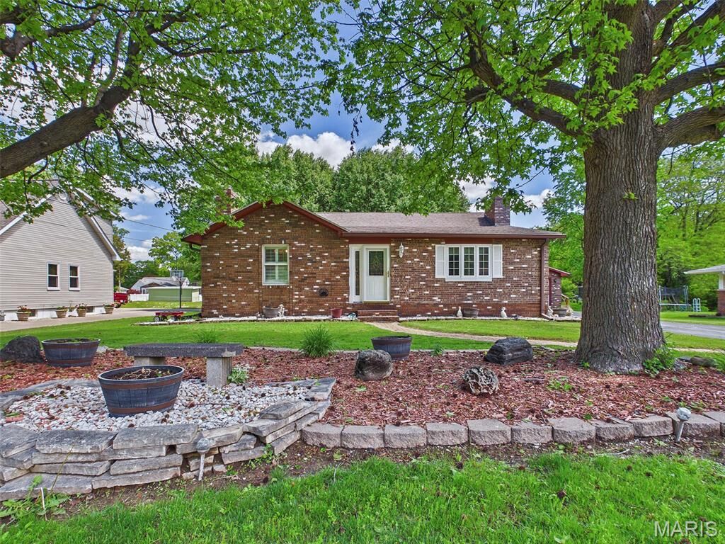 Property Photo:  258 Norwood Place  IL 62024 