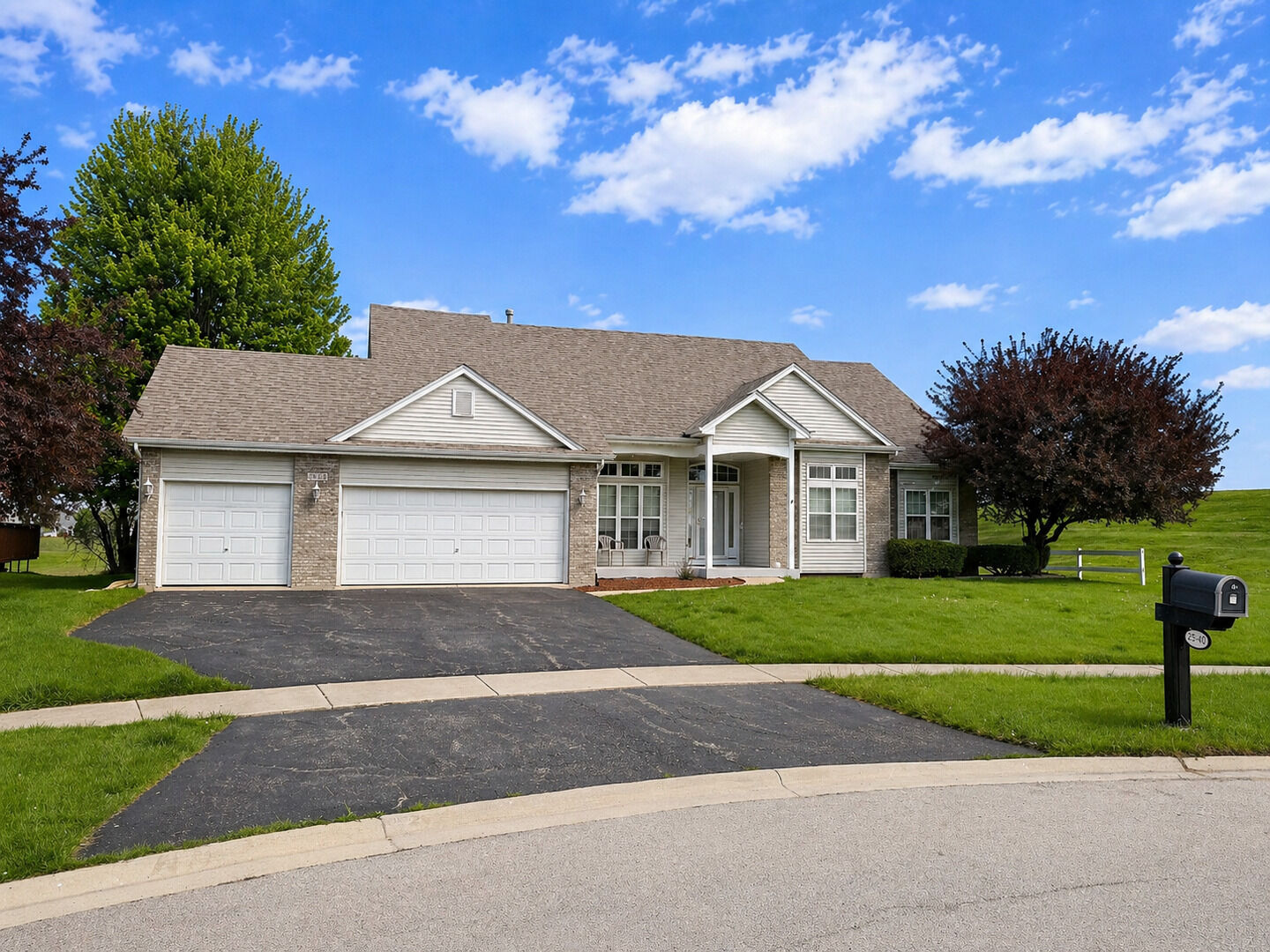 Property Photo:  25410 W Latham Court  IL 60585 