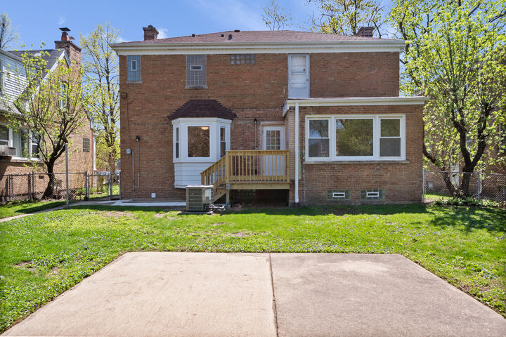 Property Photo:  2734 W Fargo Avenue  IL 60645 