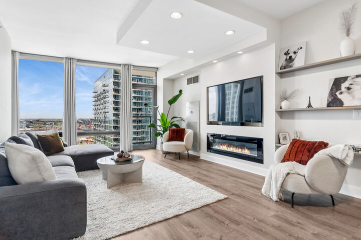 Property Photo:  100 E 14th Street 1909  IL 60605 