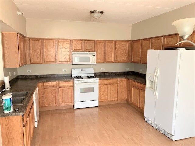 Property Photo:  9800 Liberty Circle 2E  IL 60467 