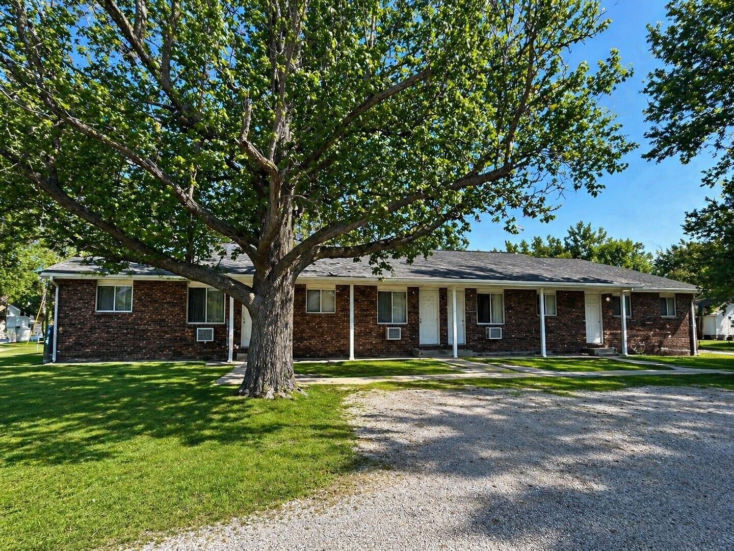 Property Photo:  404 E Main Street  IL 62924 
