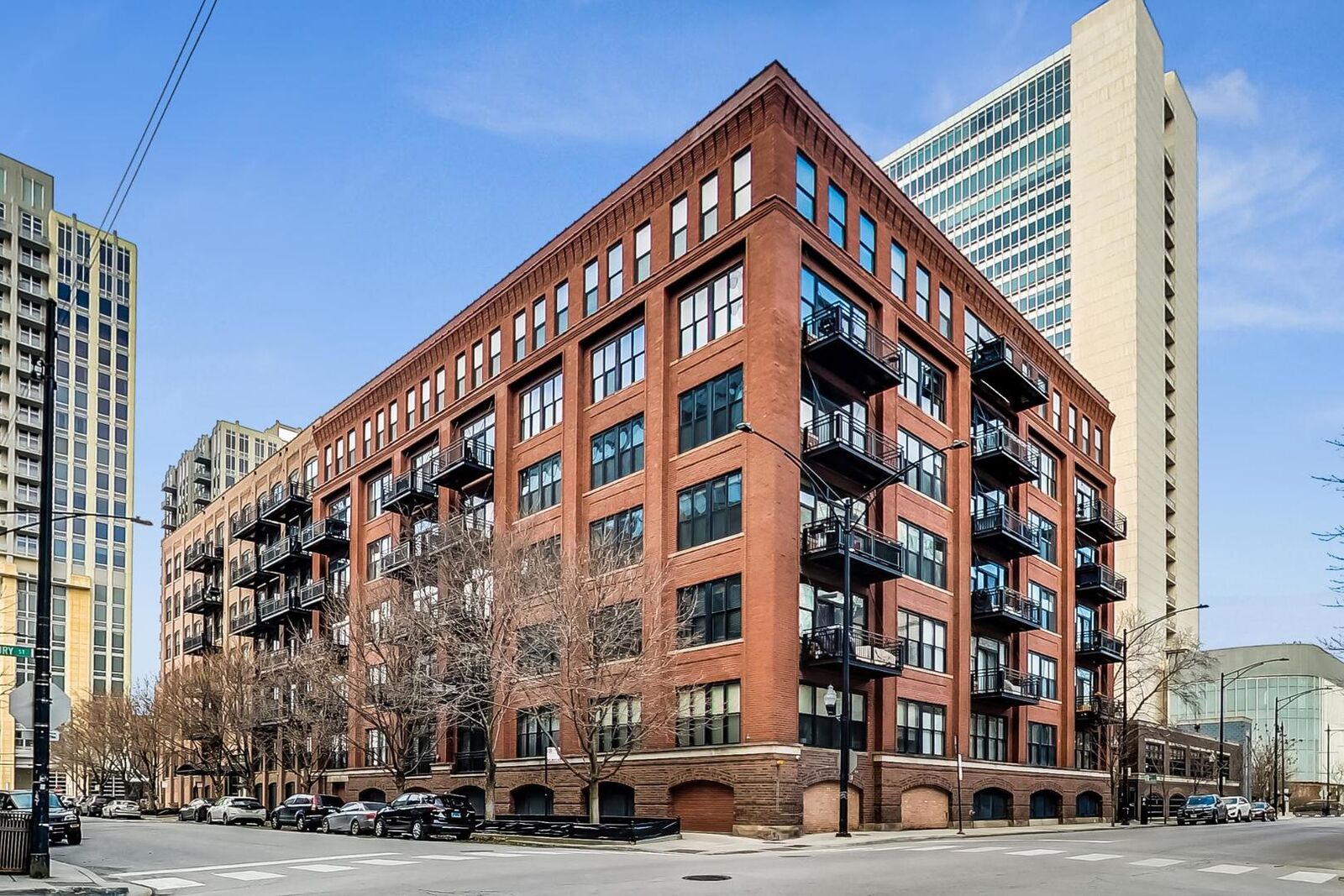 Property Photo: 520 W Huron Street 406 IL 60654