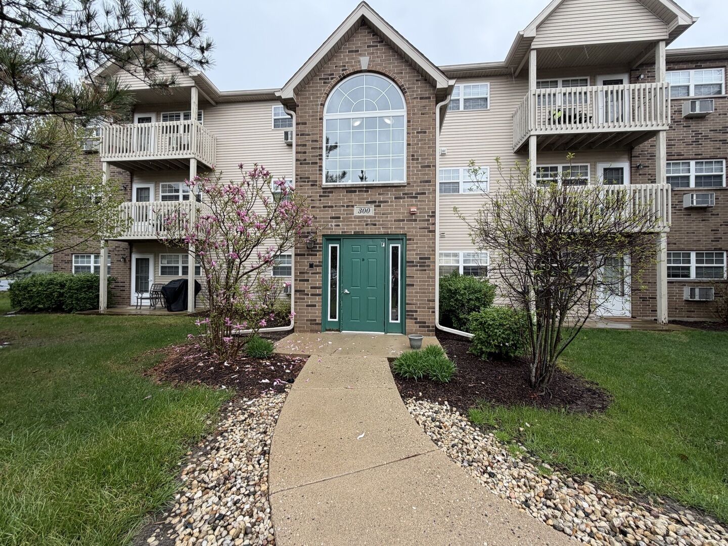 Property Photo: 300 Cunat Boulevard 3B IL 60071