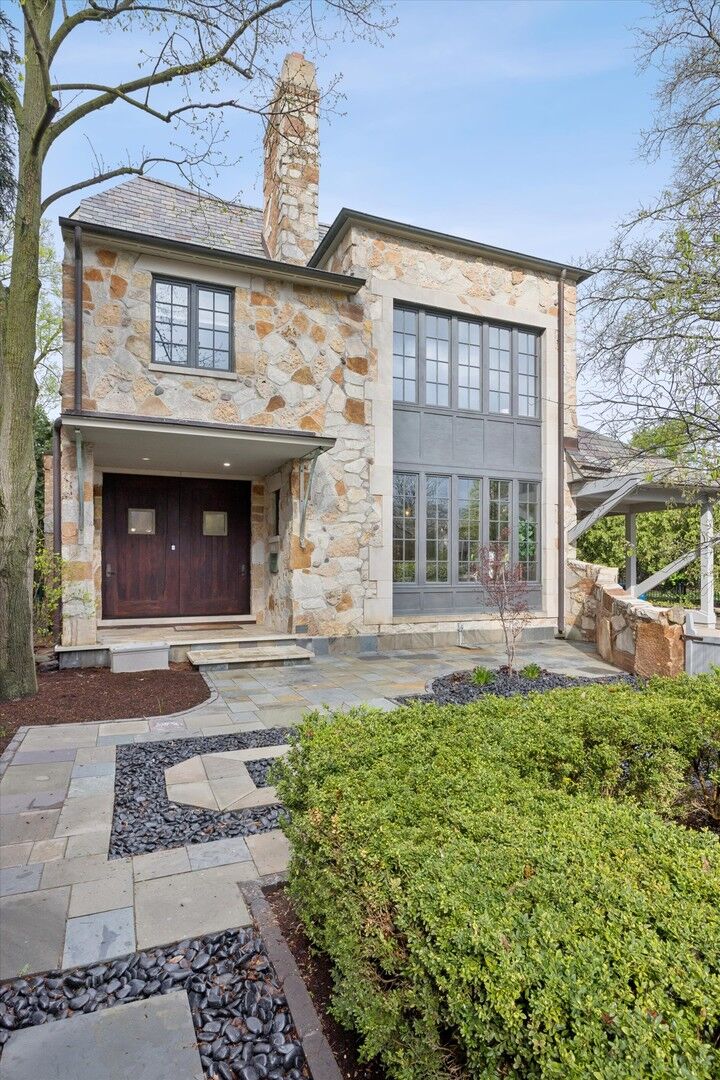 Property Photo:  132 S Park Avenue  IL 60521 