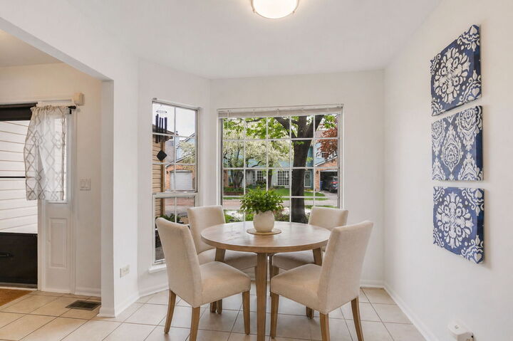 Property Photo:  250 Wellington Circle  IL 60031 