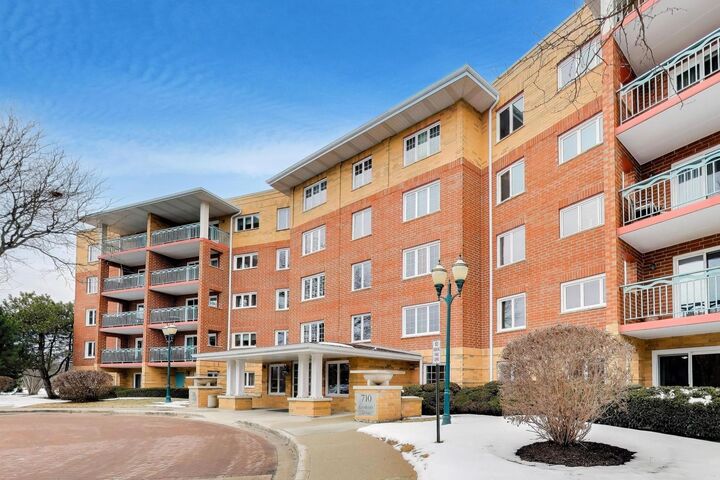 Property Photo:  710 Creekside Drive 104A  IL 60056 