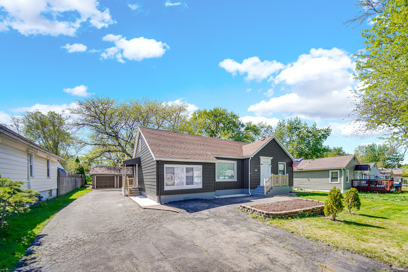Property Photo:  211 Independence Avenue  IL 60433 