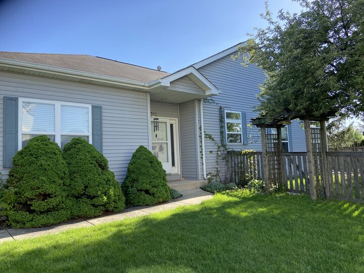 Property Photo:  586 Chestnut Drive  IL 60543 