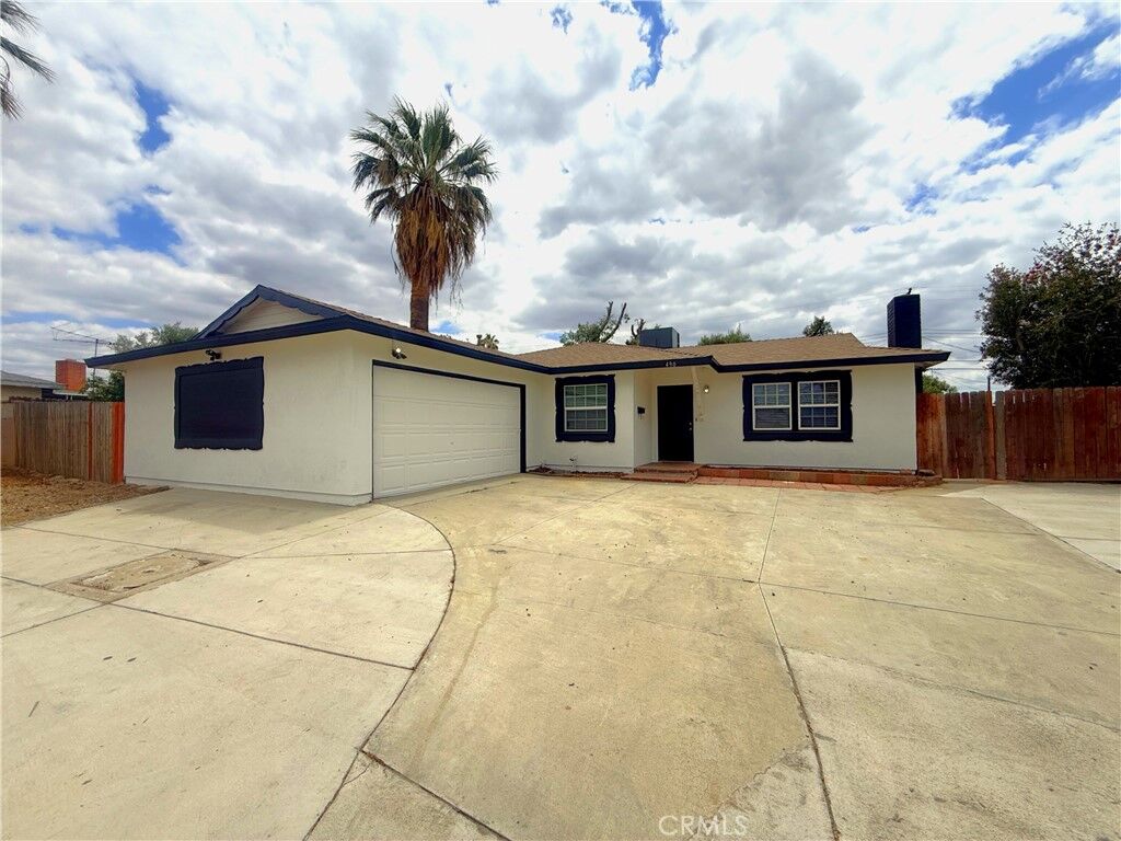 Property Photo:  490 Avignon Court  CA 92501 