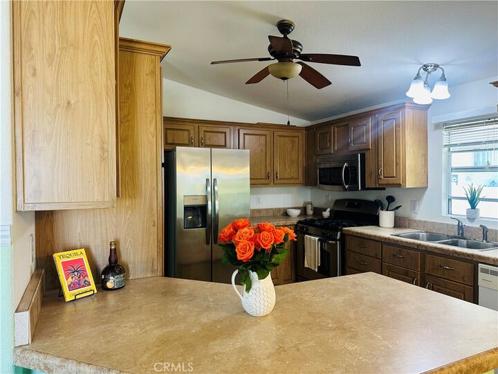 Property Photo:  38384 Via Escarlata  CA 92563 