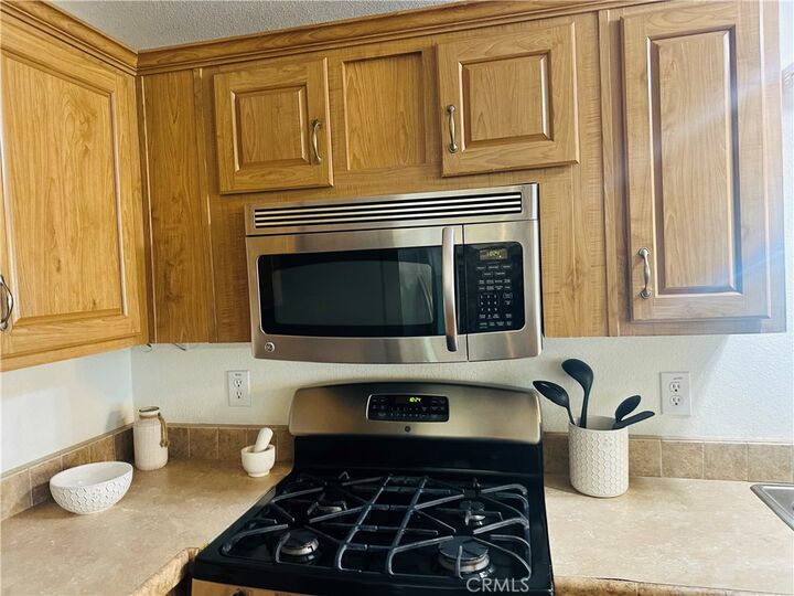 Property Photo:  38384 Via Escarlata  CA 92563 