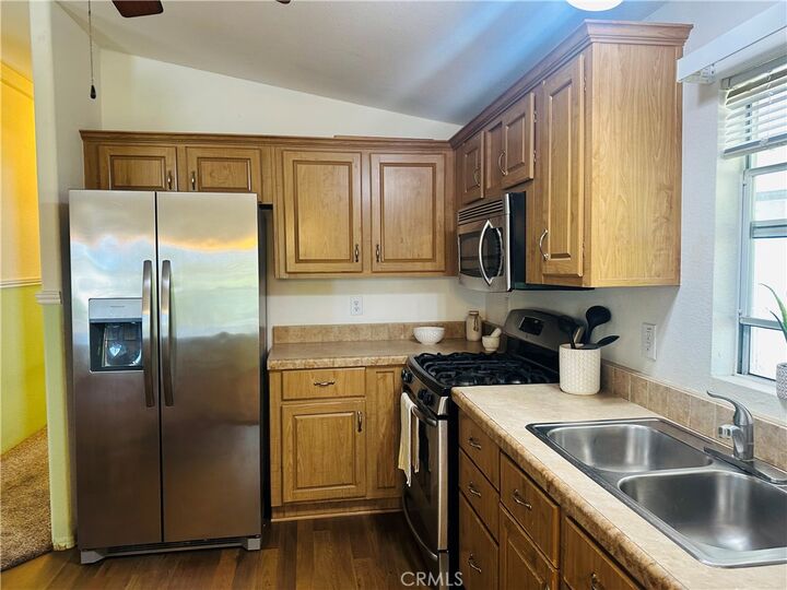 Property Photo:  38384 Via Escarlata  CA 92563 