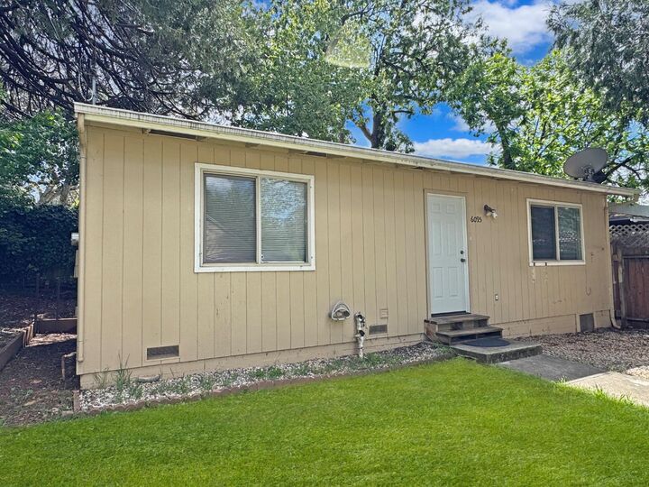 Property Photo: 609 Kechely Court CA 95945