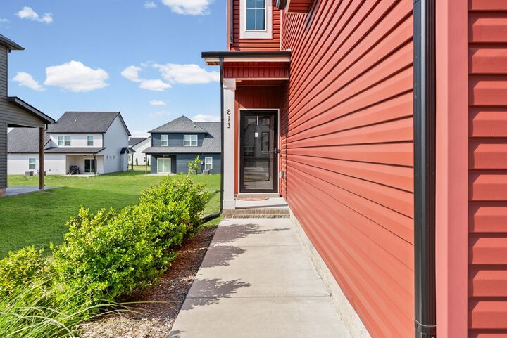 Property Photo:  813 Marksman Ct  TN 37042 