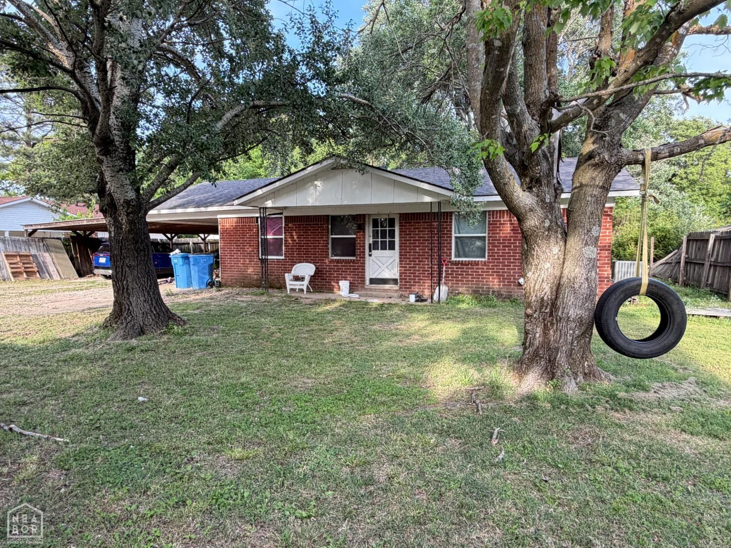 Property Photo:  7 Law 724  AR 72476 