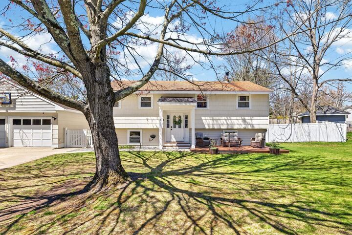 Property Photo:  3 Pinewood Drive  NH 03054 