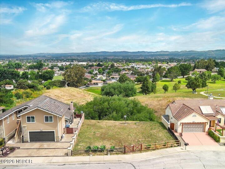 Property Photo: 913 Clemens Way CA 93436