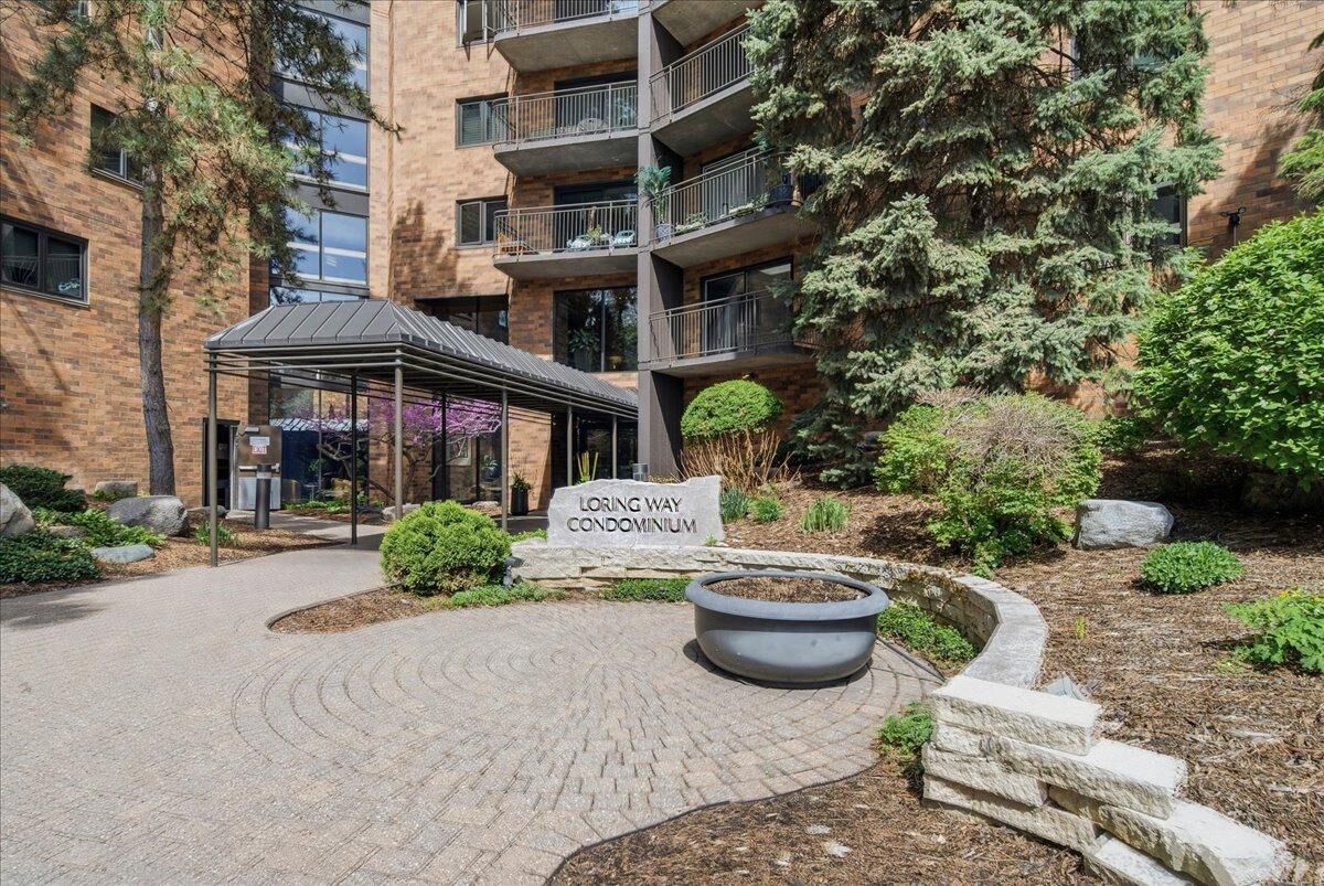 Property Photo:  210 W Grant Street 222  MN 55403 
