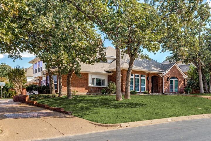 Property Photo:  2103 Bay Club Drive  TX 76013 