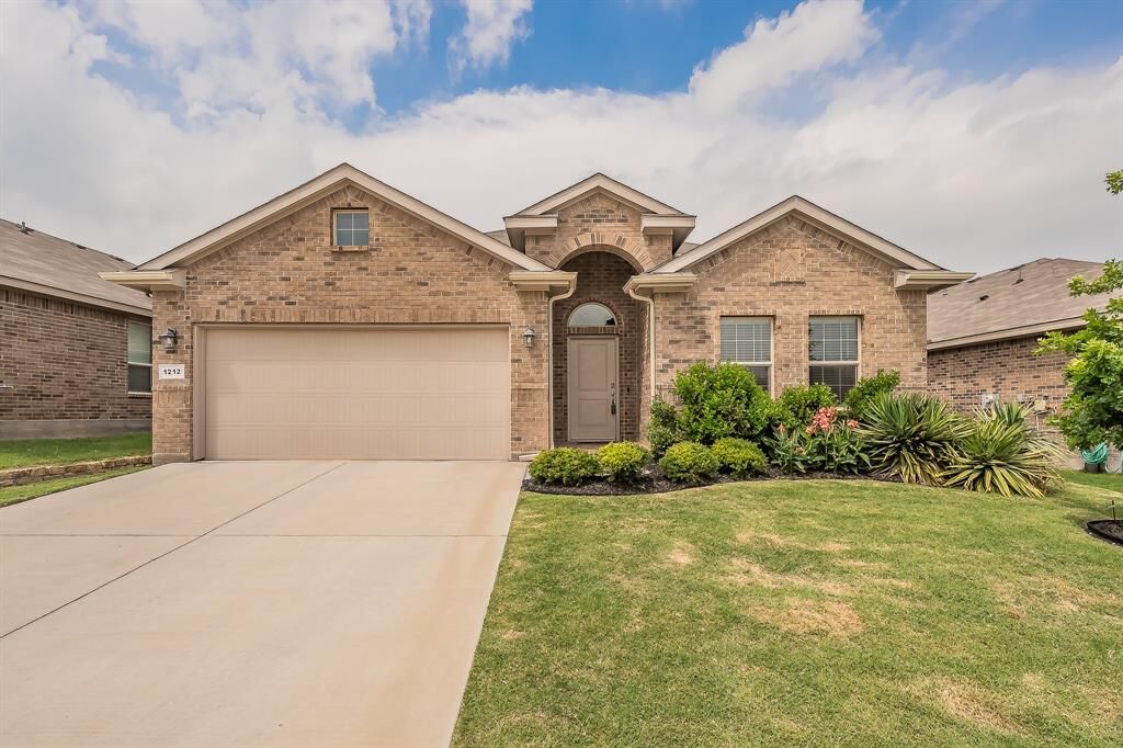 Property Photo:  1212 Bosque Lane  TX 76087 