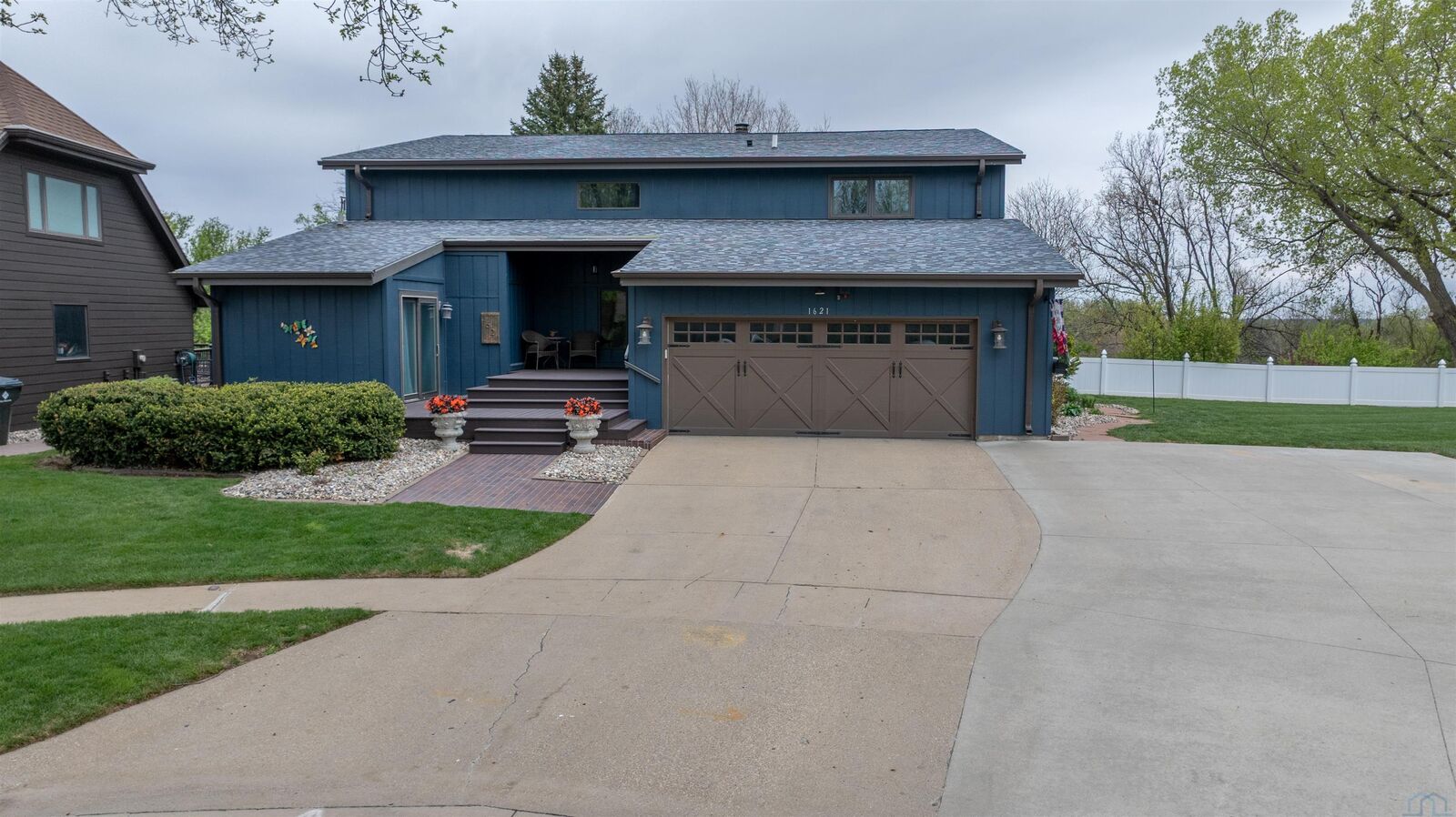 Property Photo: 1621 Hiawatha Trail IA 51104