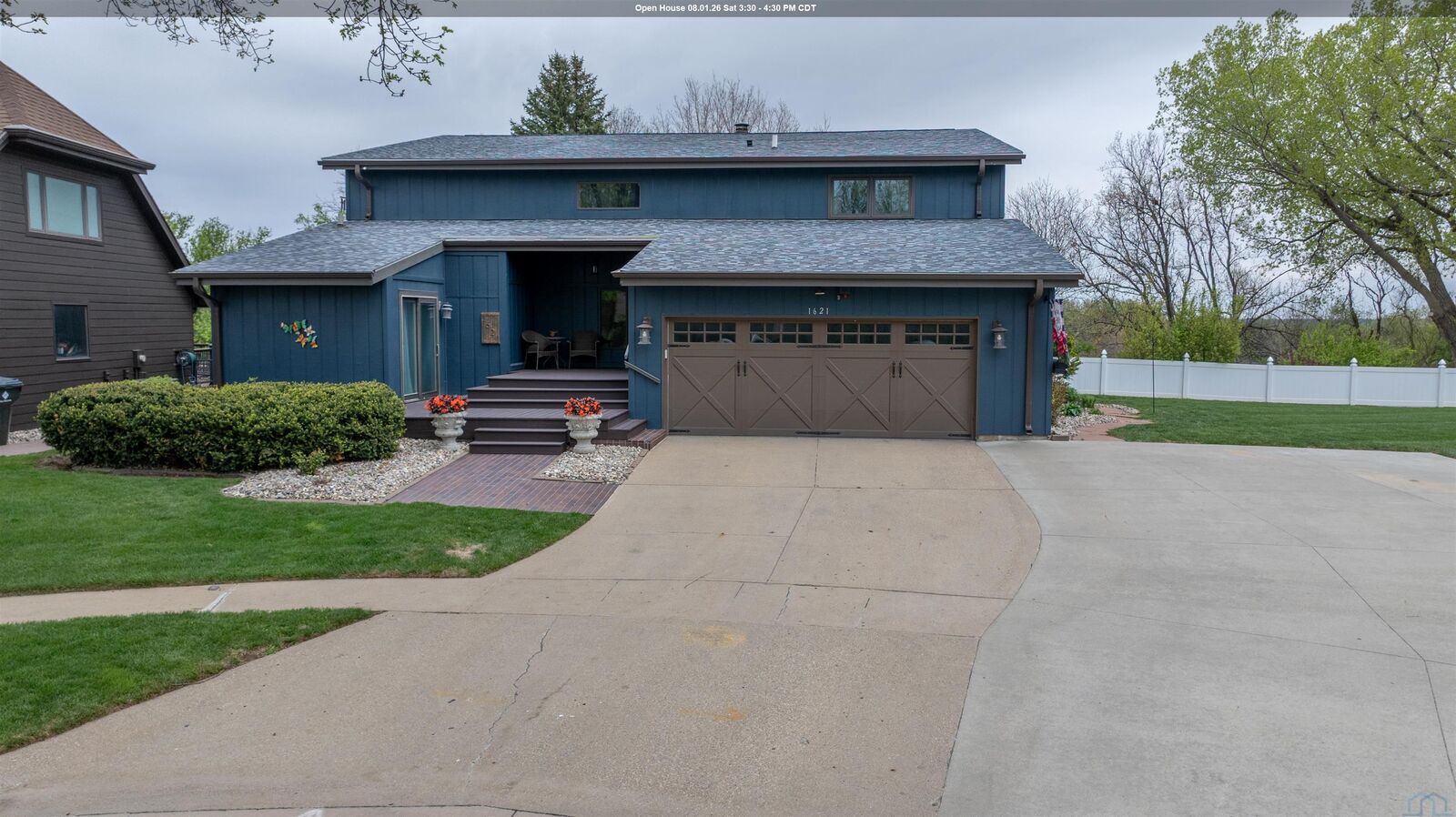 Property Photo: 1621 Hiawatha Trail IA 51104