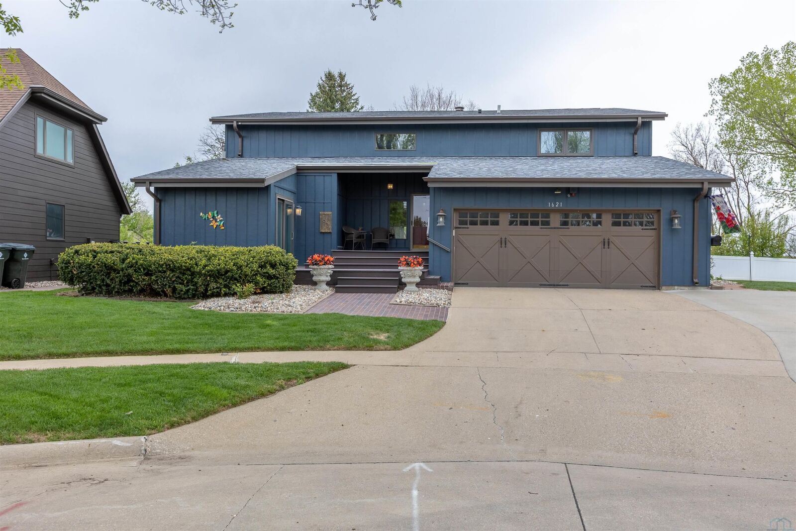 Property Photo: 1621 Hiawatha Trail IA 51104