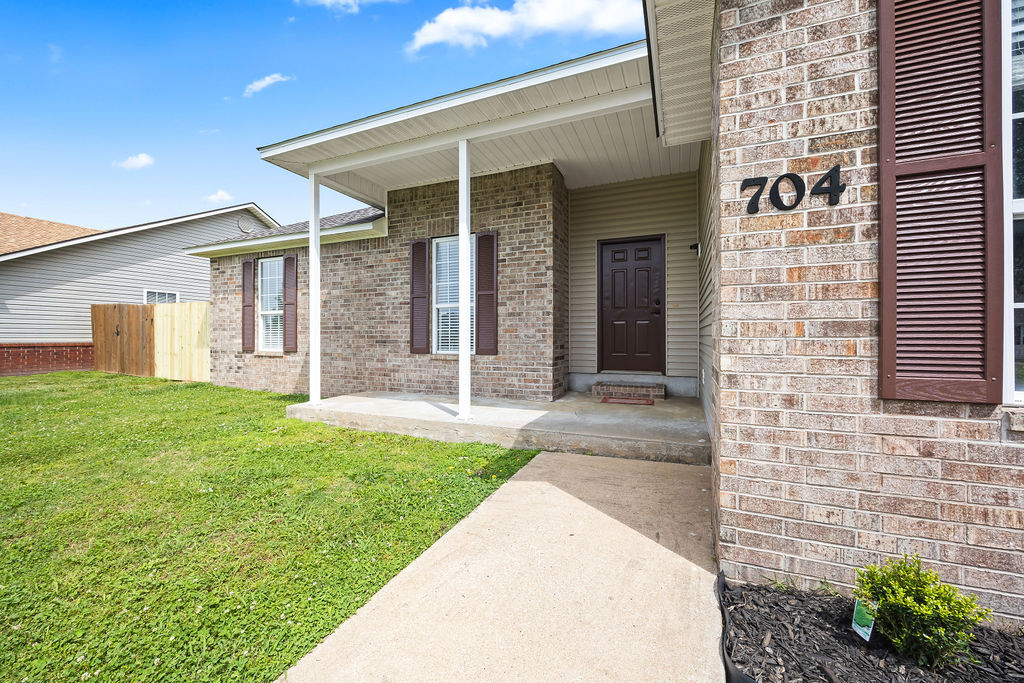 Property Photo:  704 SW Charlotte Street  AR 72736 