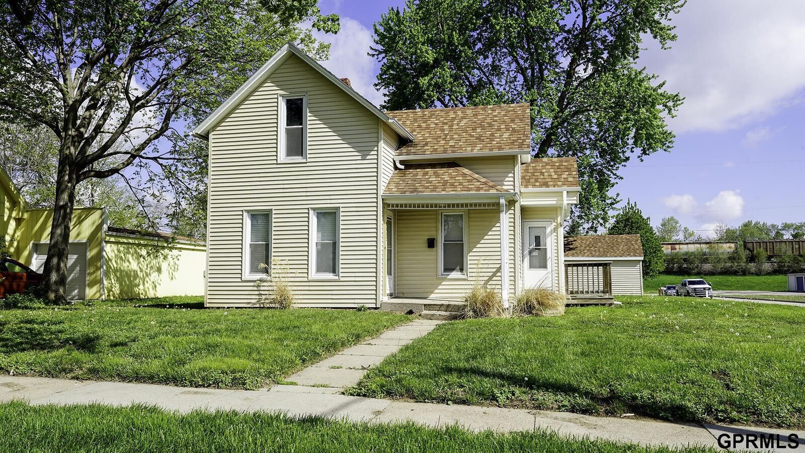 Property Photo:  2002 Front Street  NE 68008 