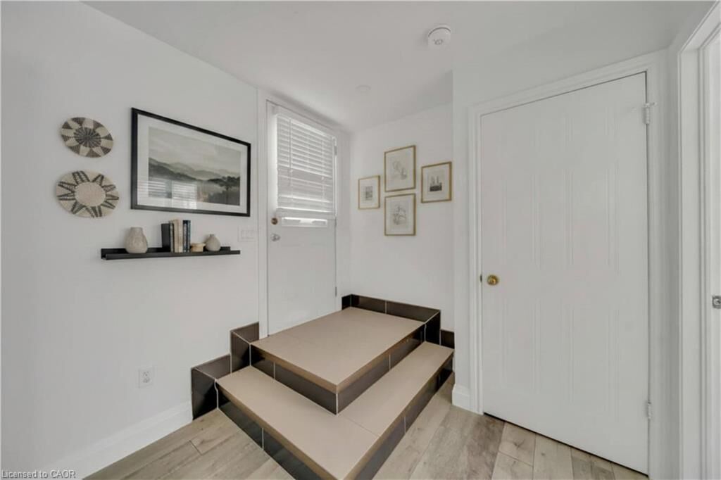 Photo de la propriété:  347 Keewatin Avenue Lower  ON N2B 3W2 