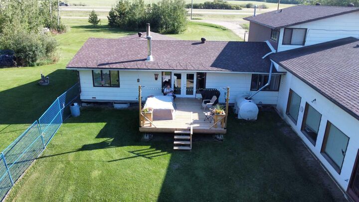 Property Photo: 22450 Hwy 43 Side Road AB T0H 3N0