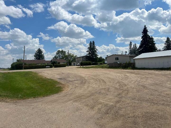Property Photo: 101 Second Avenue N AB T0M 2B0
