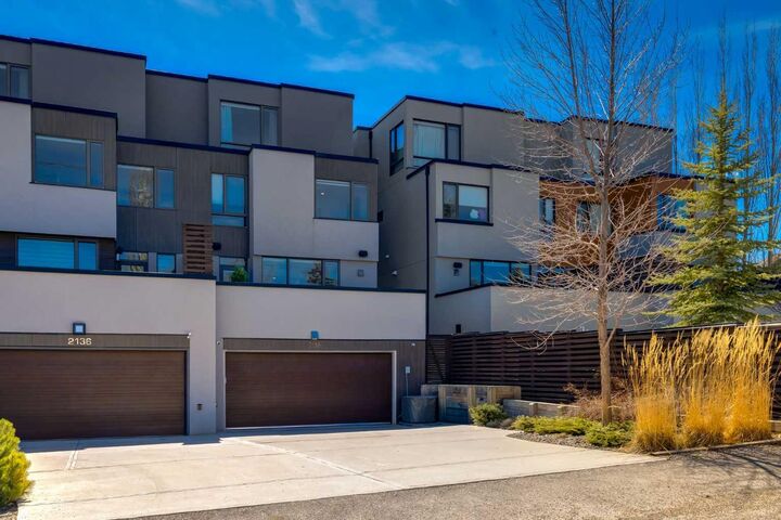 Property Photo:  2138 28 Avenue SW  AB T2T 1K5 