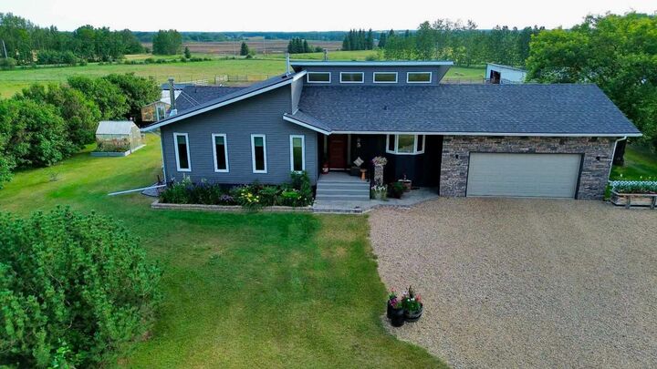 Property Photo: 37408 Sand Road AB T4S 1E2
