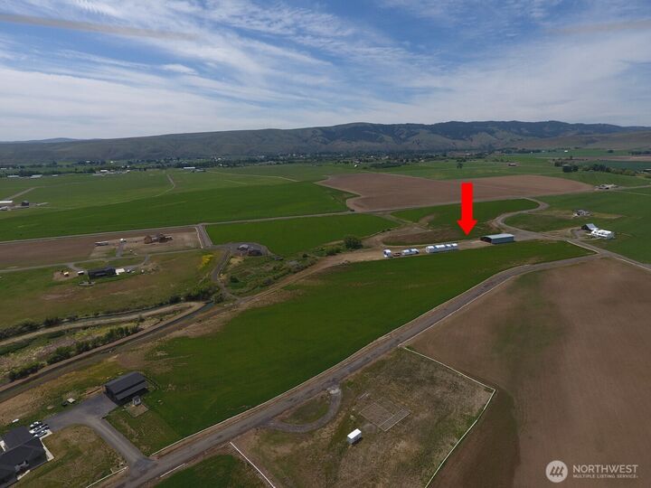 Property Photo:  20 Xx  Weaver Road  WA 98926 