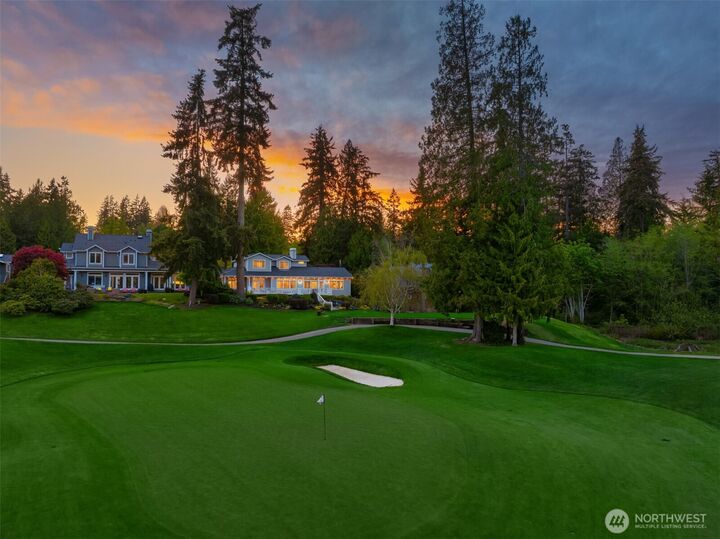 Property Photo:  712  Tiffany Meadows Drive NE  WA 98110 