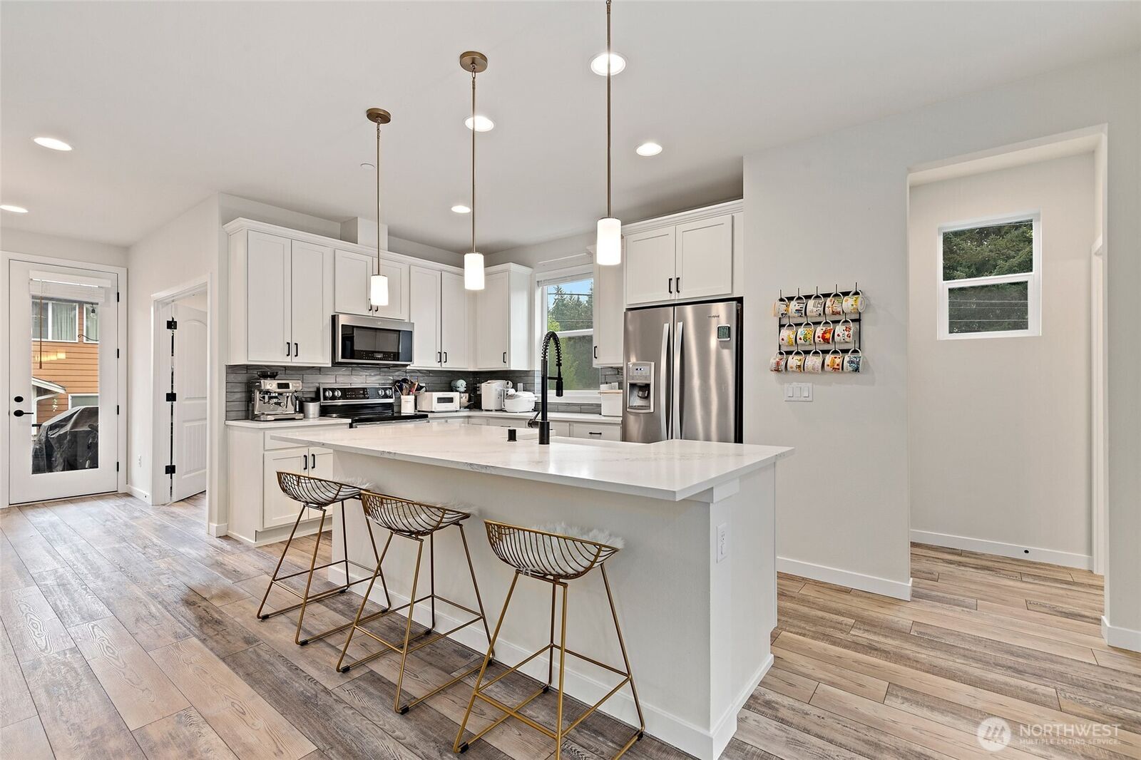 Property Photo: 13420 Manor Way A6 WA 98087