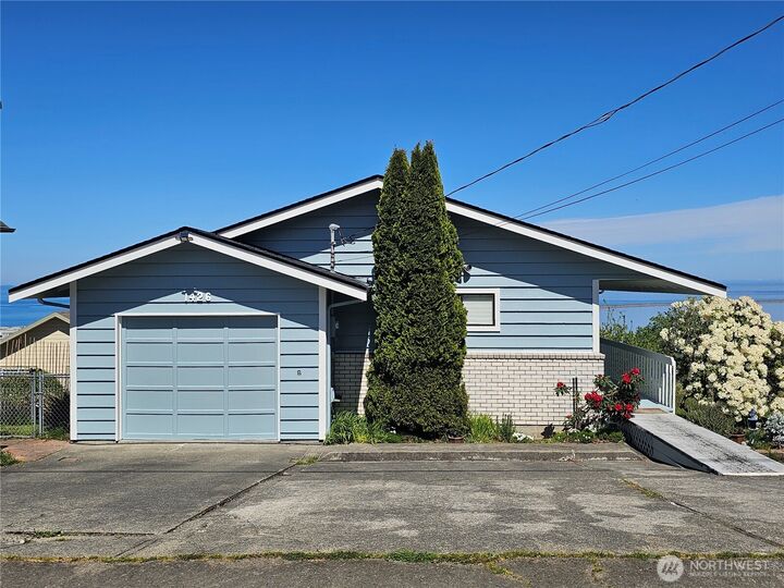 Property Photo:  1426 W 4th Street  WA 98363 