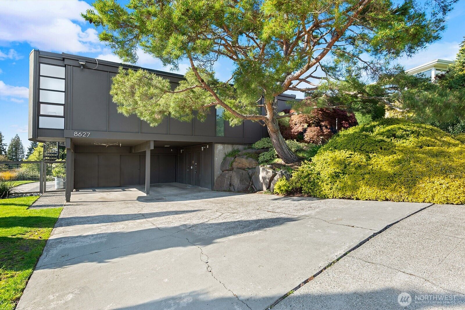 Property Photo:  8627  Fauntlee Crest  SW  WA 98136 