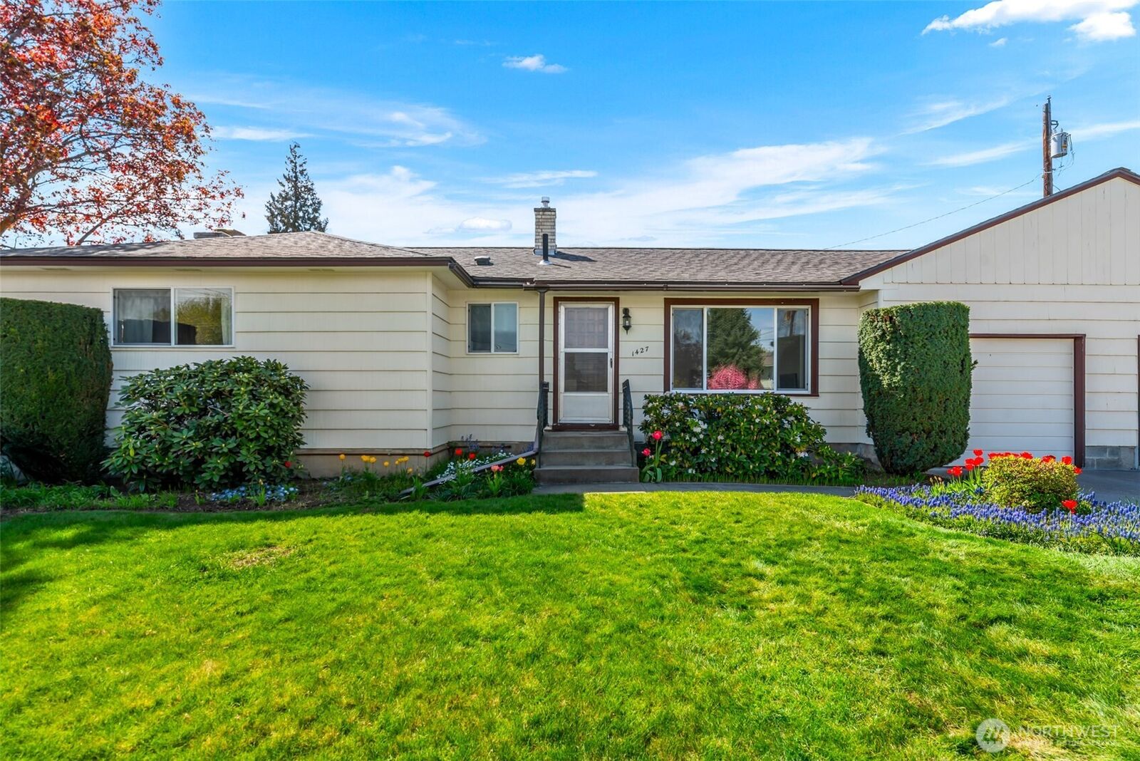 Property Photo:  1427  2nd Street  WA 98801 