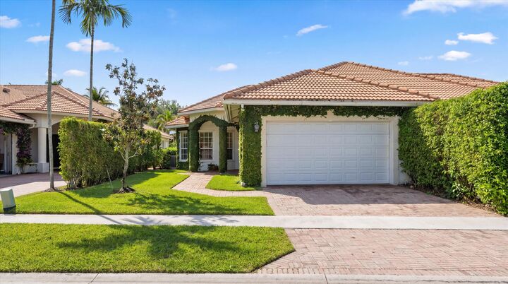 Property Photo:  2920 Twin Oaks Way  FL 33414 