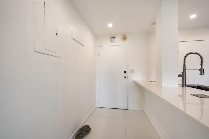 Property Photo:  900 NE 18th Avenue 408  FL 33304 