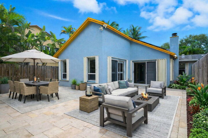 Property Photo:  605 SW 15th Street  FL 33315 