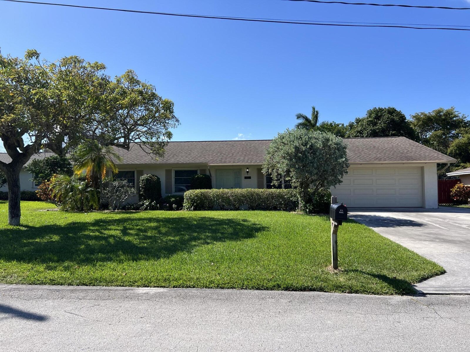 Property Photo:  2705 Park Drive  FL 33462 
