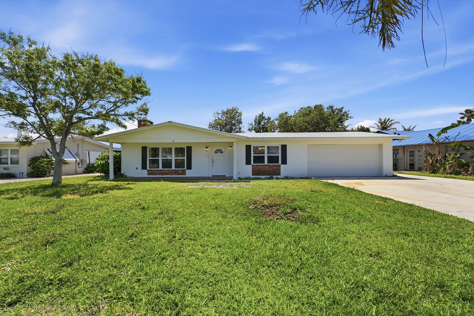 Property Photo: 1804 Bayshore Drive FL 34949
