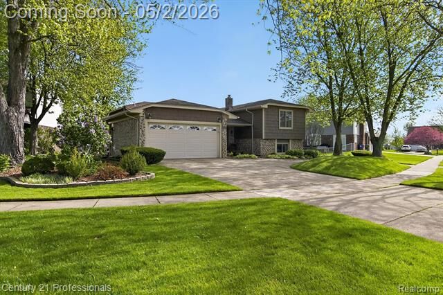 Property Photo:  45560 Edgewood Court  MI 48187 